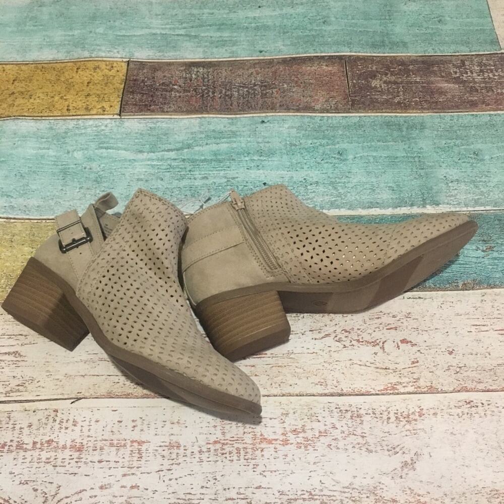 Universal Thread Camdyn laser cut ankle booties NEW - Picture 2 of 4